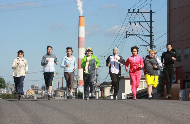 八个拔河女剧照的剧照