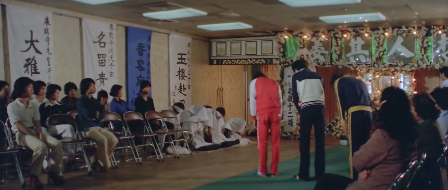 何方神圣剧照的剧照