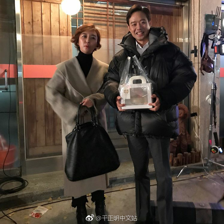 不露脸的老板剧照的剧照