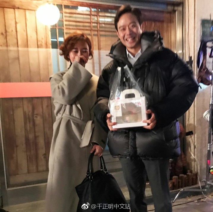 不露脸的老板剧照的剧照