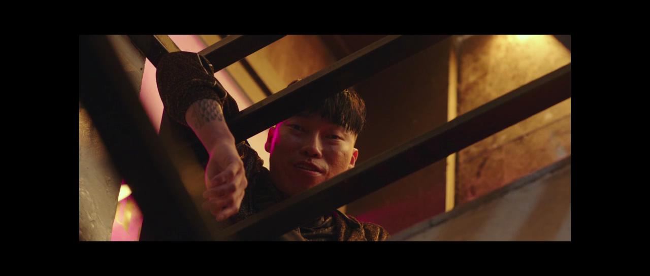 抓住救命稻草的野兽们剧照的剧照