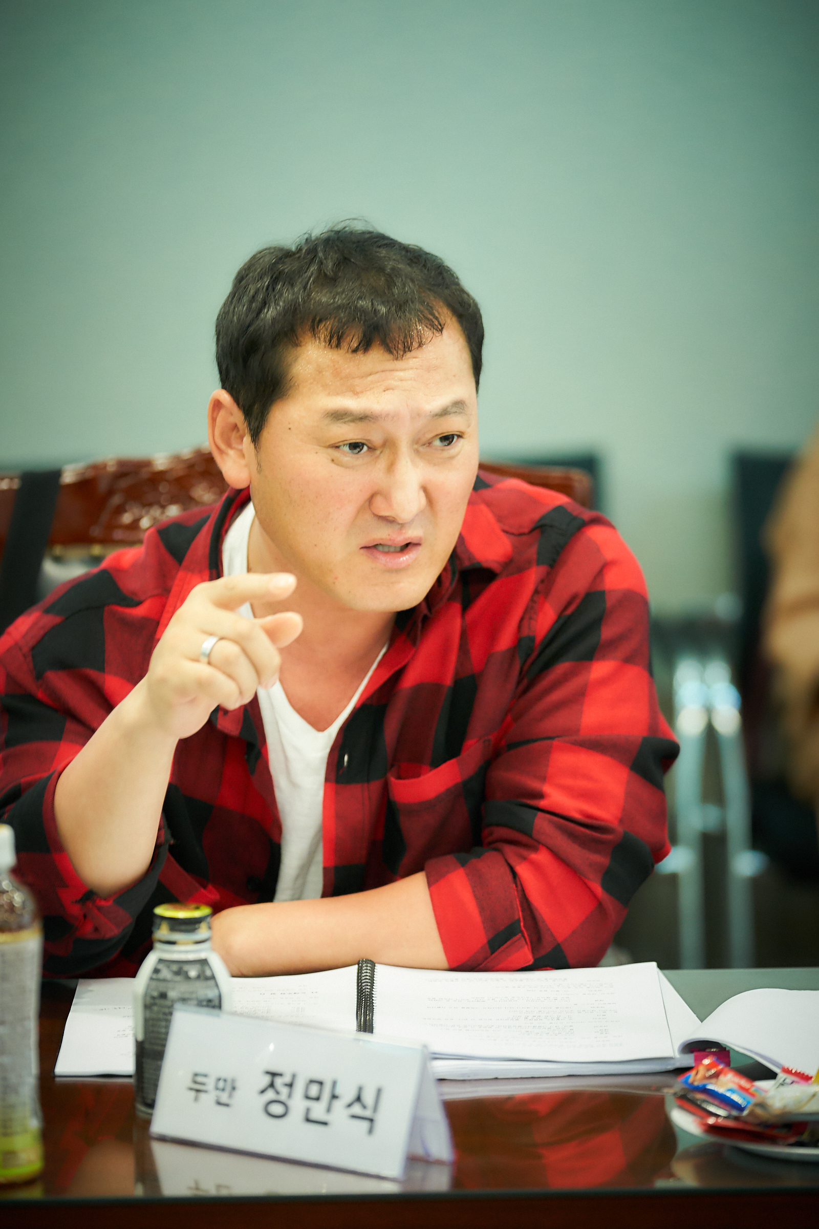 抓住救命稻草的野兽们剧照的剧照