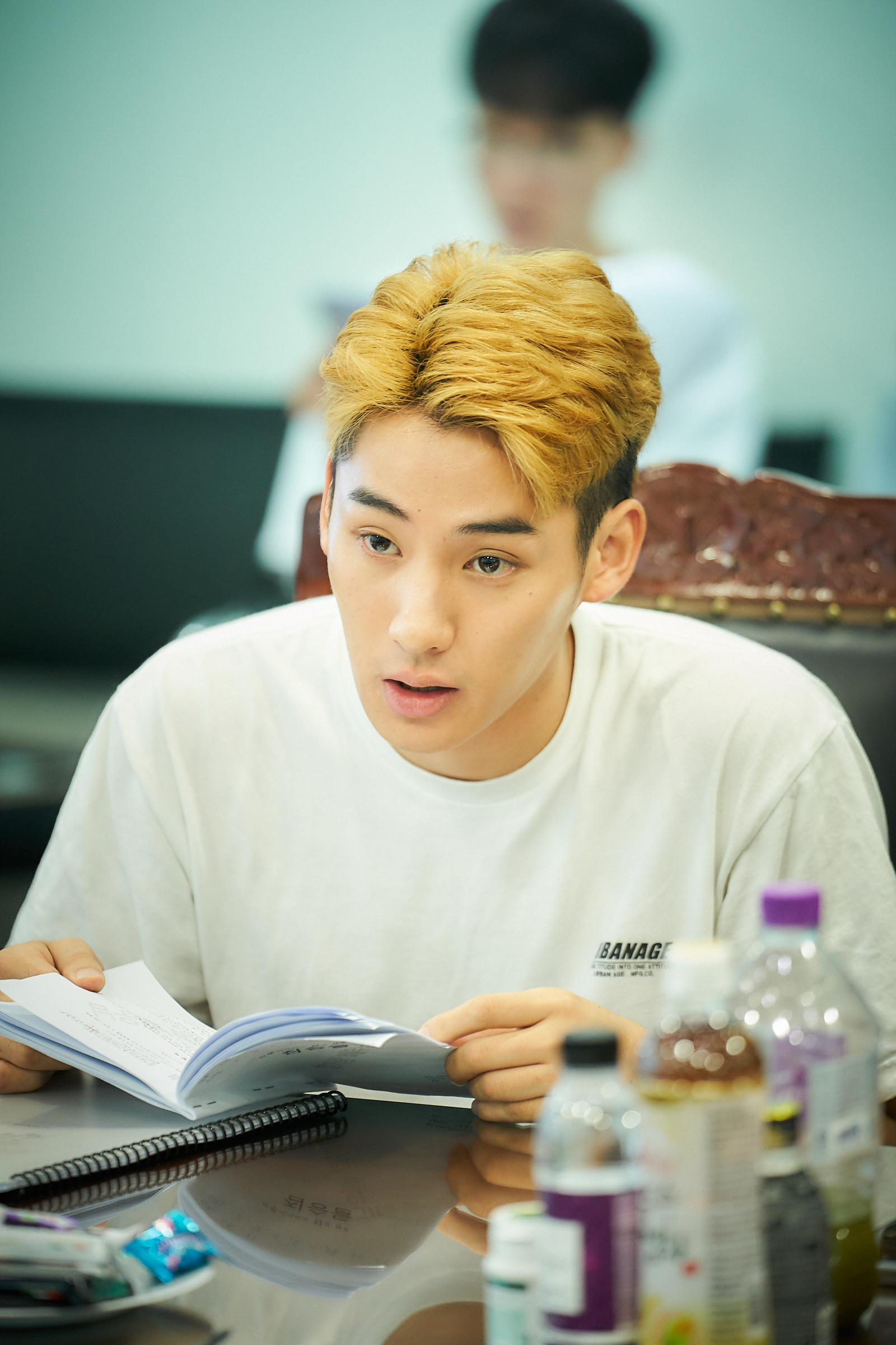 抓住救命稻草的野兽们剧照的剧照