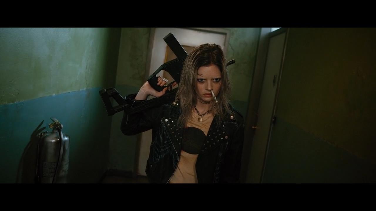 腰间持枪剧照的剧照