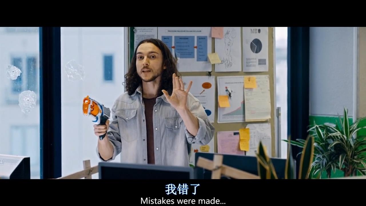 腰间持枪剧照的剧照