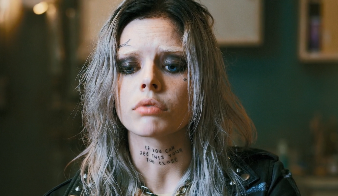 腰间持枪剧照的剧照