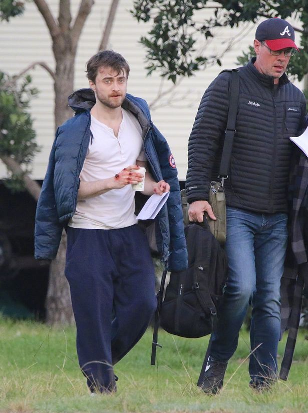 腰间持枪剧照的剧照