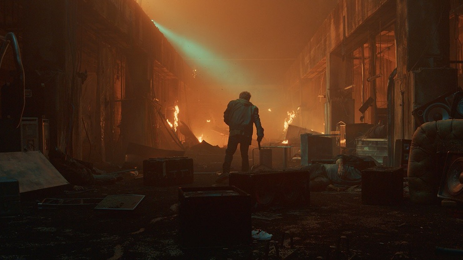 腰间持枪剧照的剧照