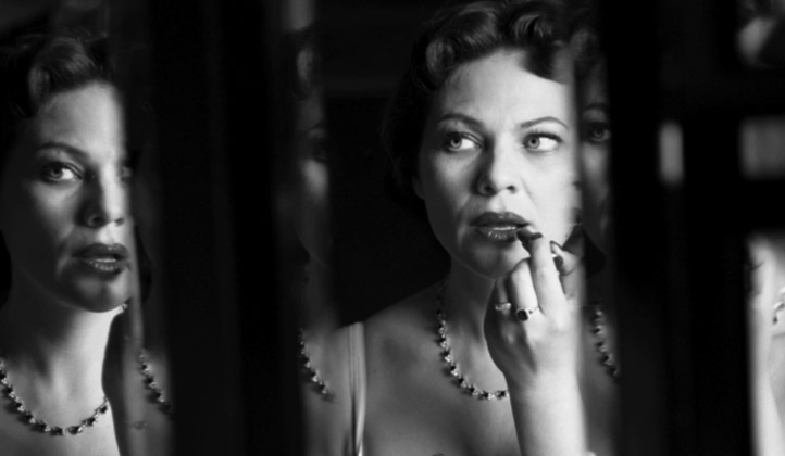 列夫·朗道：诺拉与母亲剧照的剧照