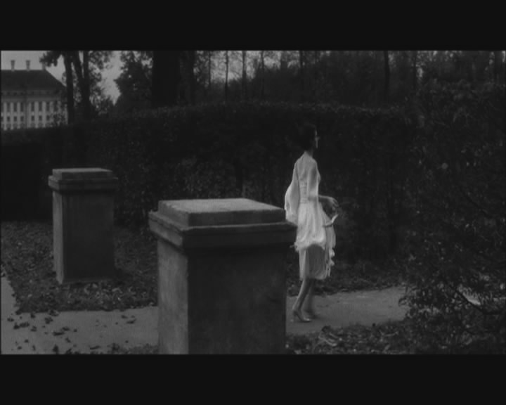 去年在马里昂巴德剧照的剧照