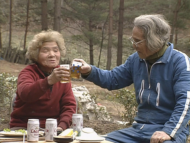 两个人的桃花源剧照的剧照