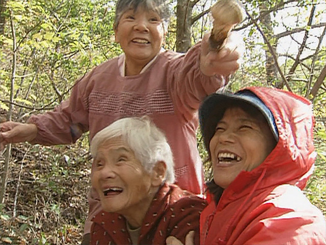 两个人的桃花源剧照的剧照