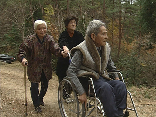 两个人的桃花源剧照的剧照