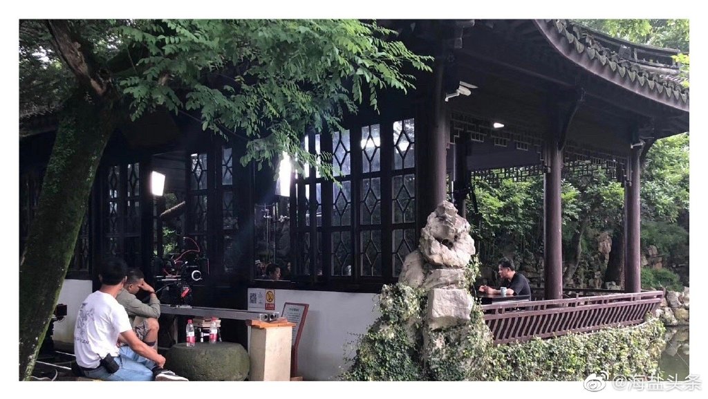 一直游到海水变蓝剧照的剧照