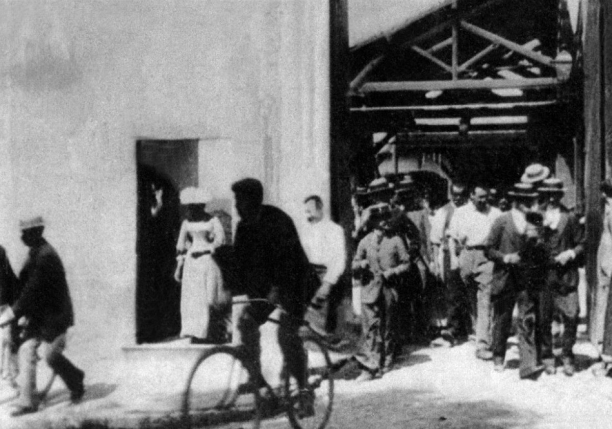 工厂大门剧照的剧照