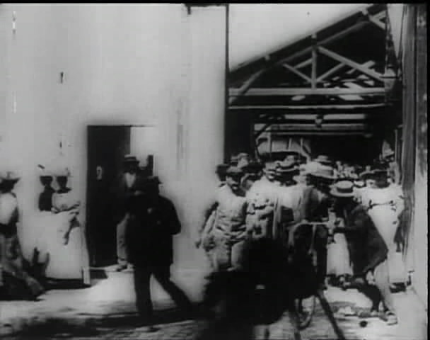 工厂大门剧照的剧照