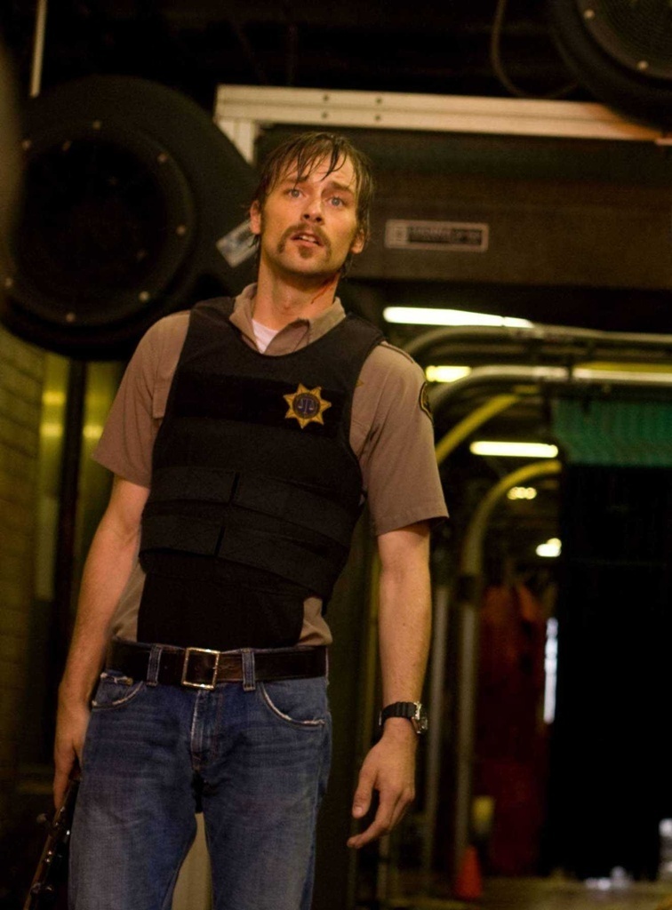 杀出狂人镇剧照的剧照