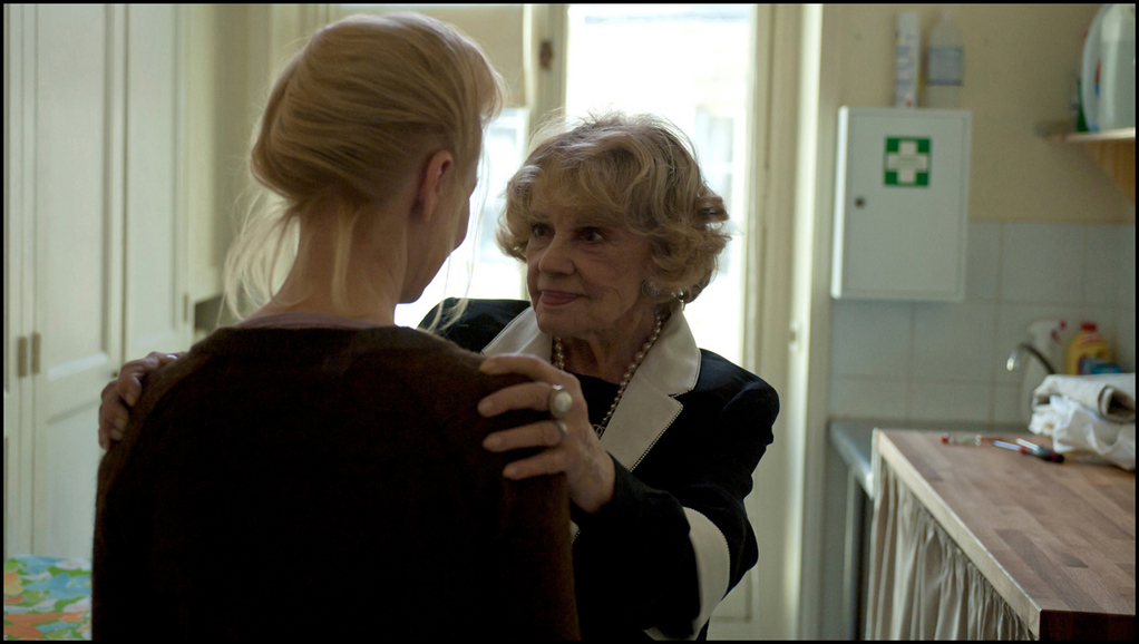 爱沙尼亚女人在巴黎剧照的剧照