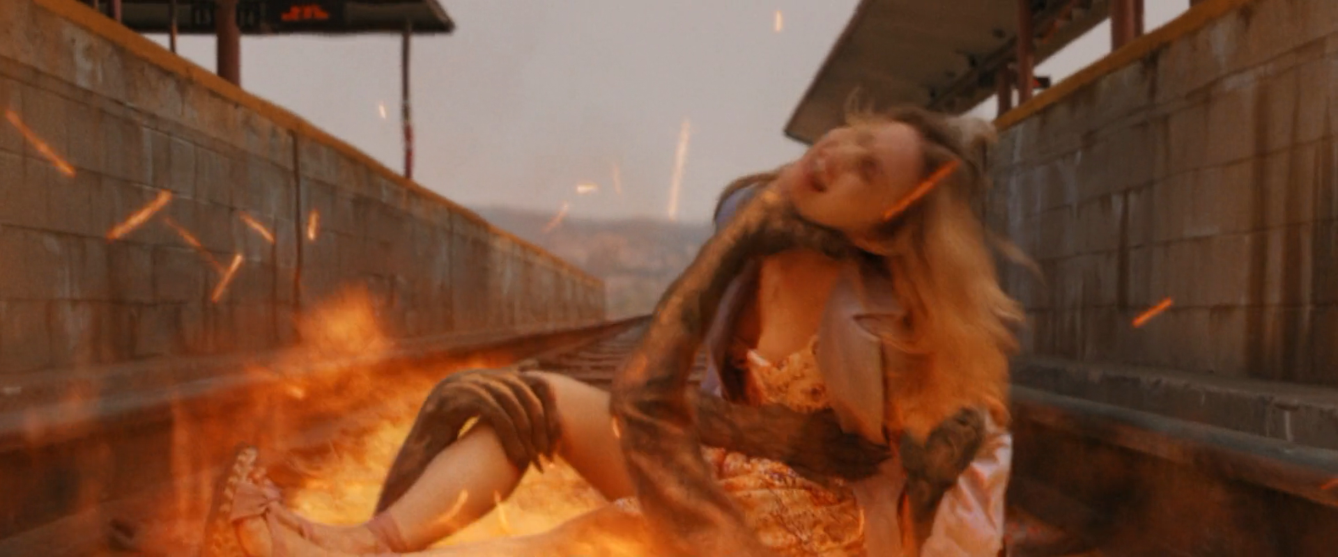 堕入地狱剧照的剧照