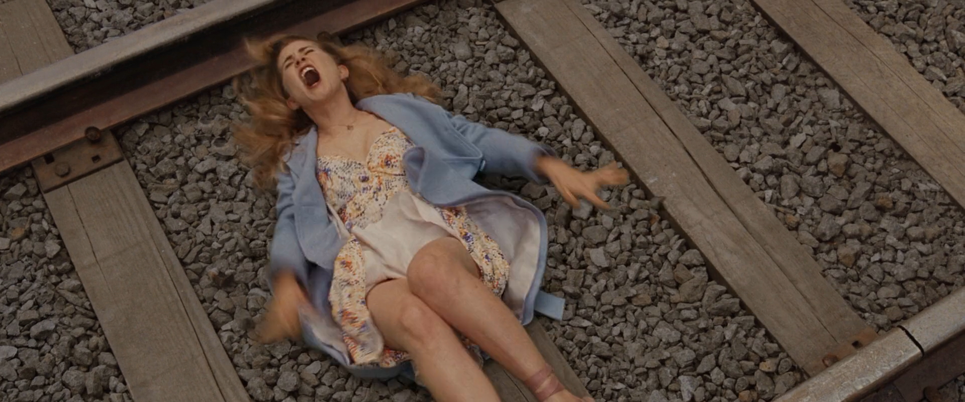 堕入地狱剧照的剧照