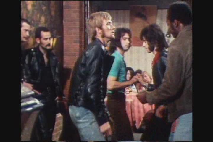 同性恋不是变态东西，变态的是他所活着的社会剧照的剧照