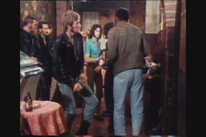 同性恋不是变态东西，变态的是他所活着的社会剧照的剧照