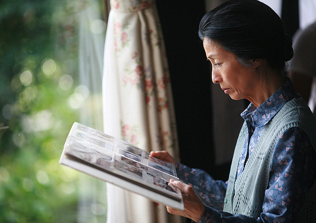 晃动的柚子叶剧照的剧照