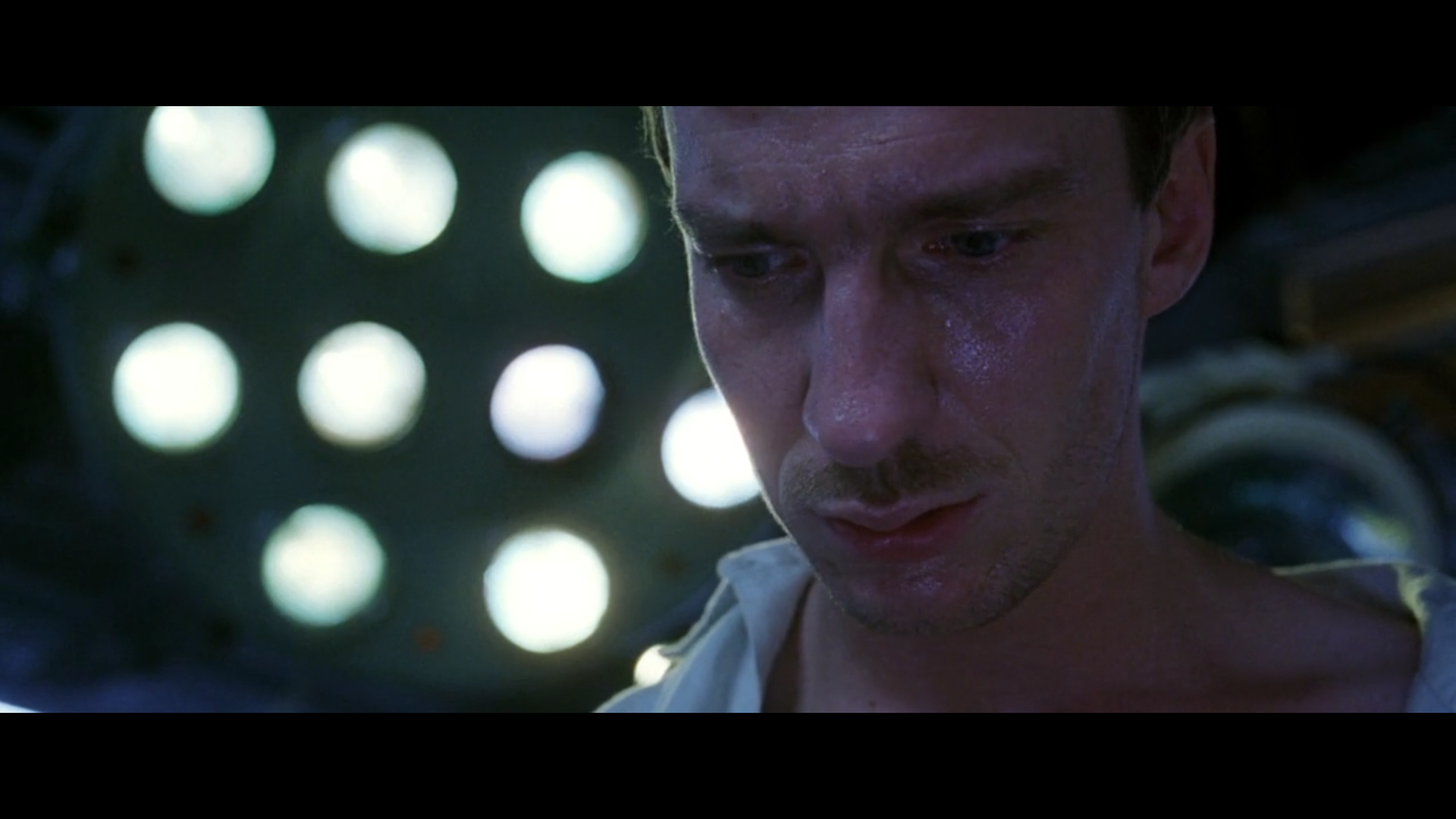 拦截人魔岛剧照的剧照