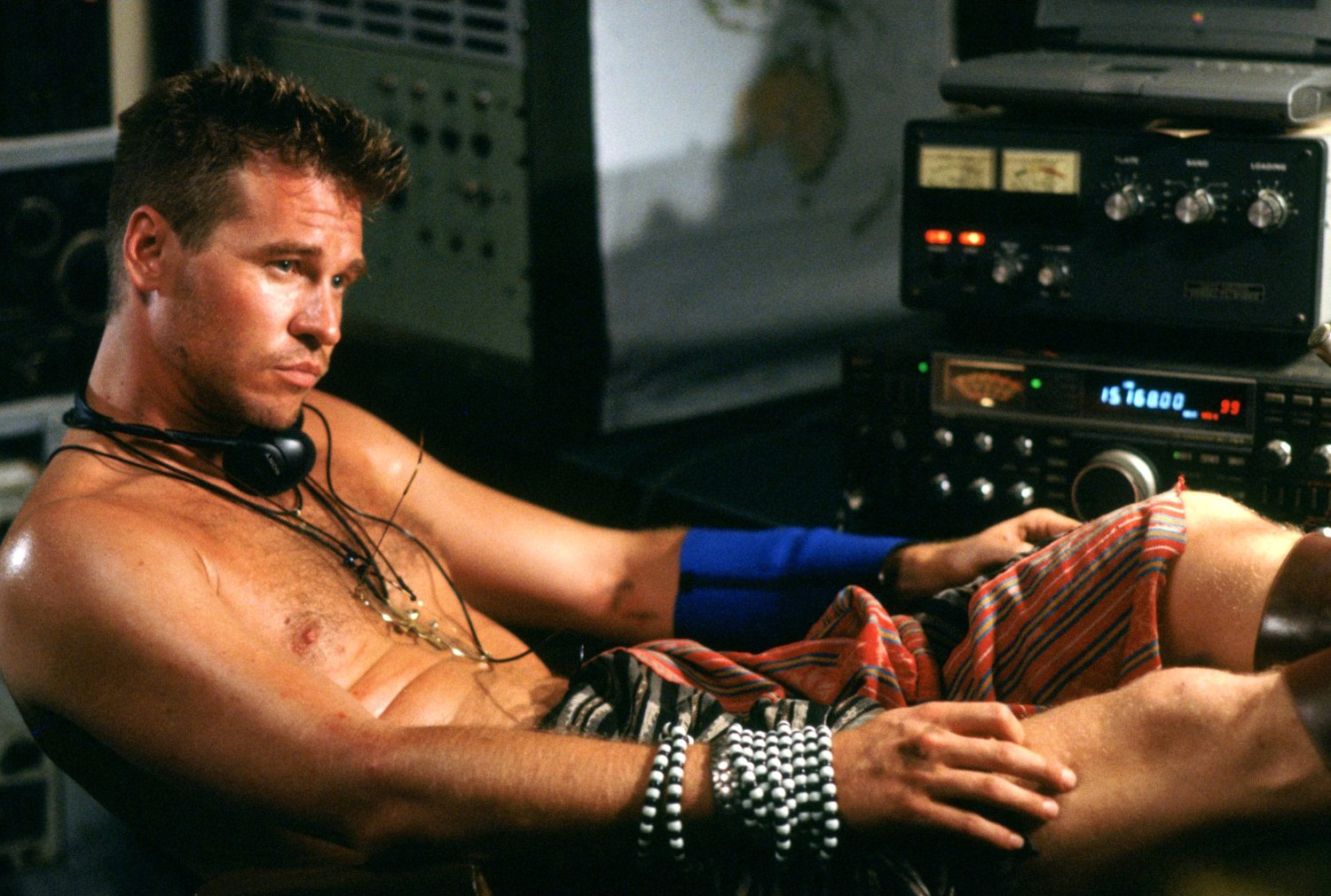 拦截人魔岛剧照的剧照