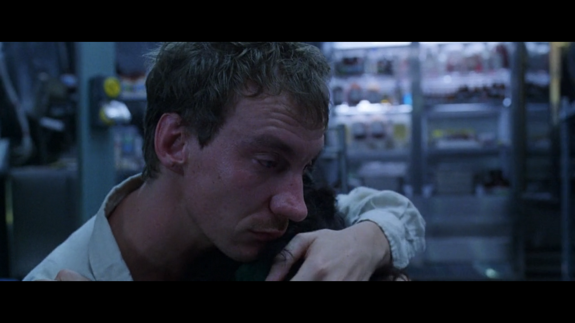 拦截人魔岛剧照的剧照