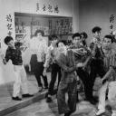 飞哥跌落坑渠剧照