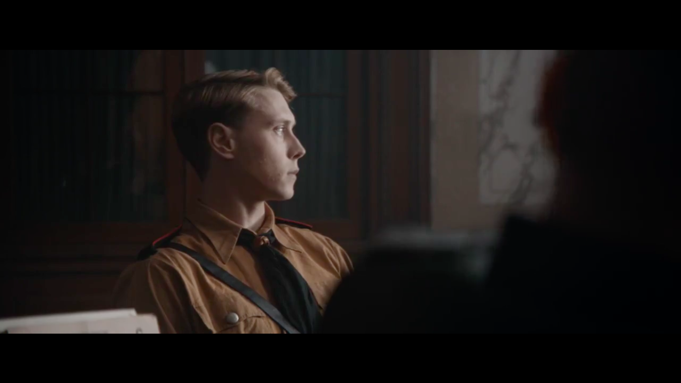 触碰的双手剧照的剧照