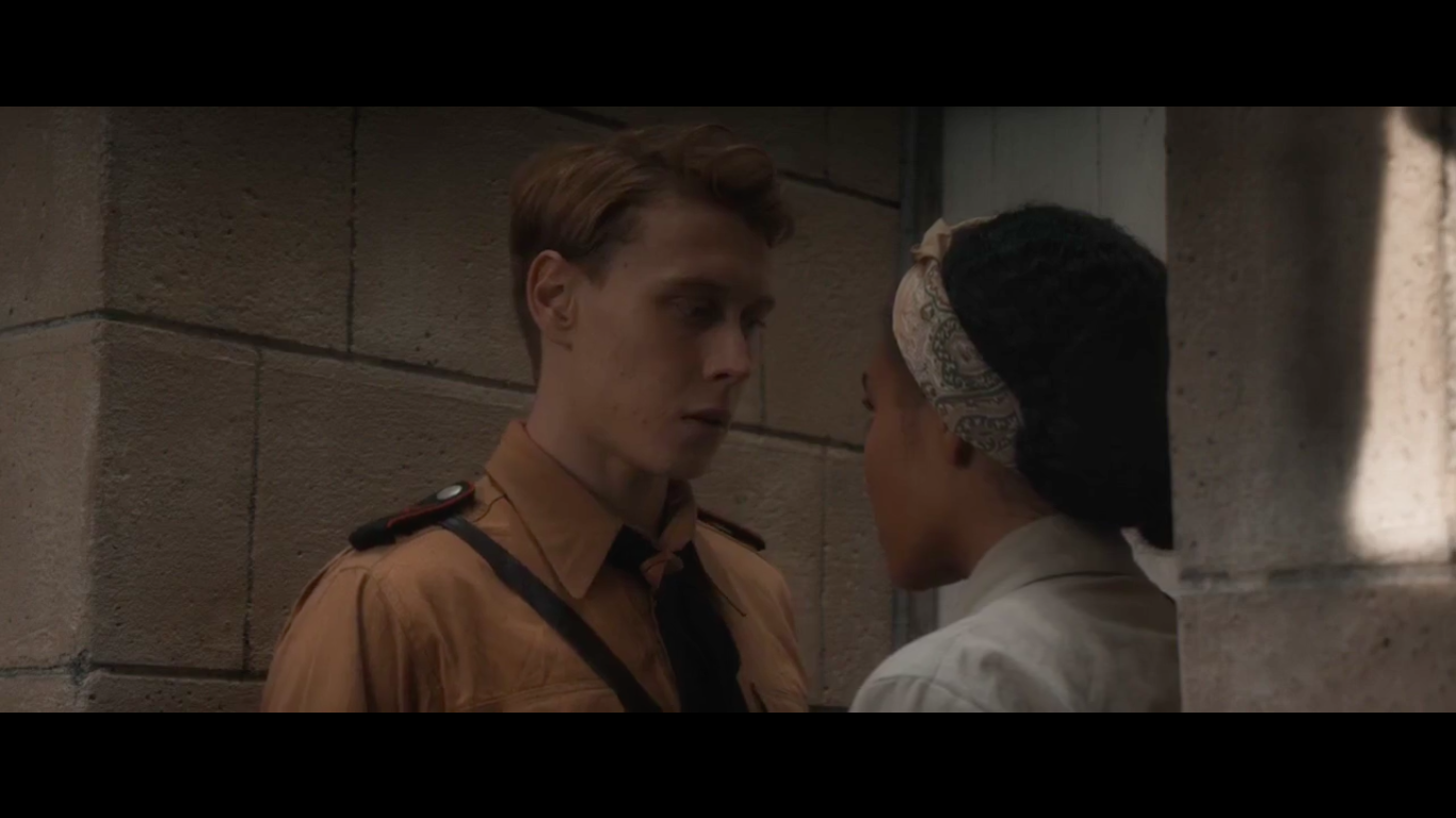 触碰的双手剧照的剧照