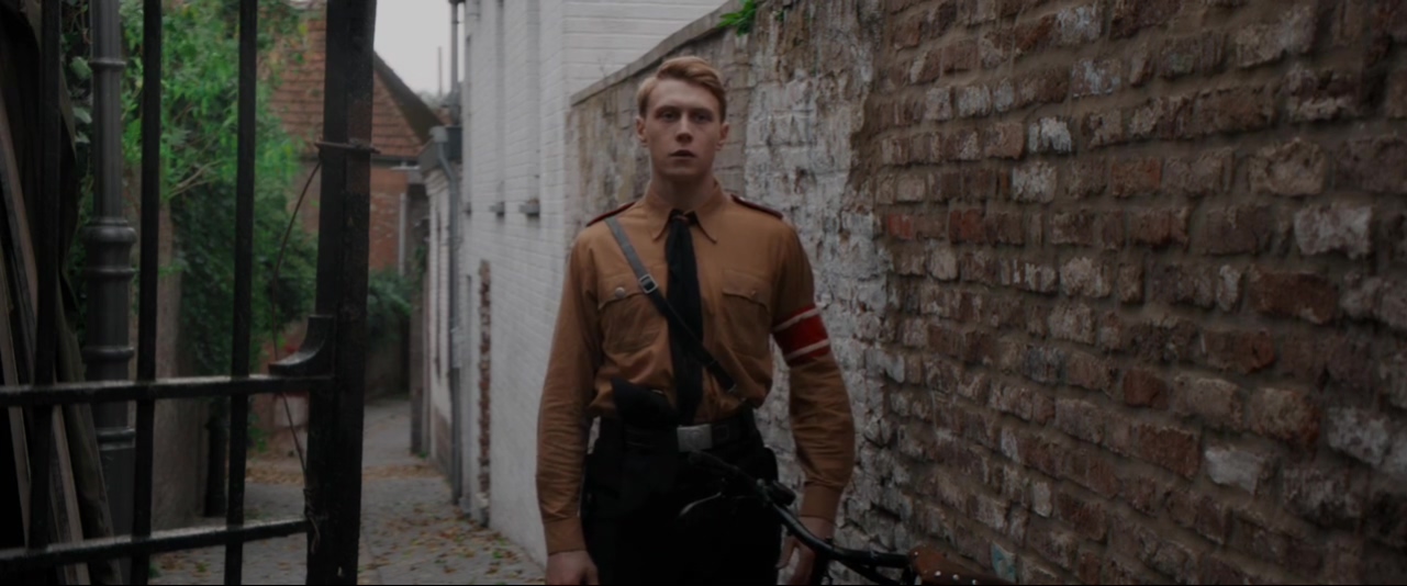 触碰的双手剧照的剧照