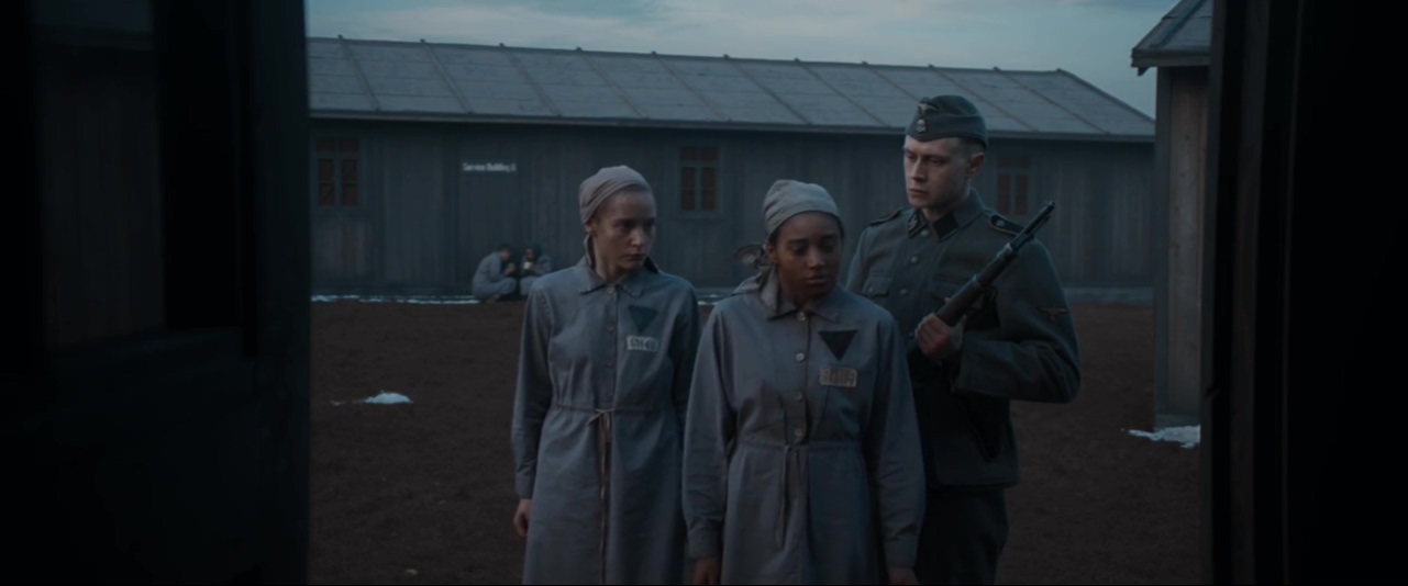 触碰的双手剧照的剧照