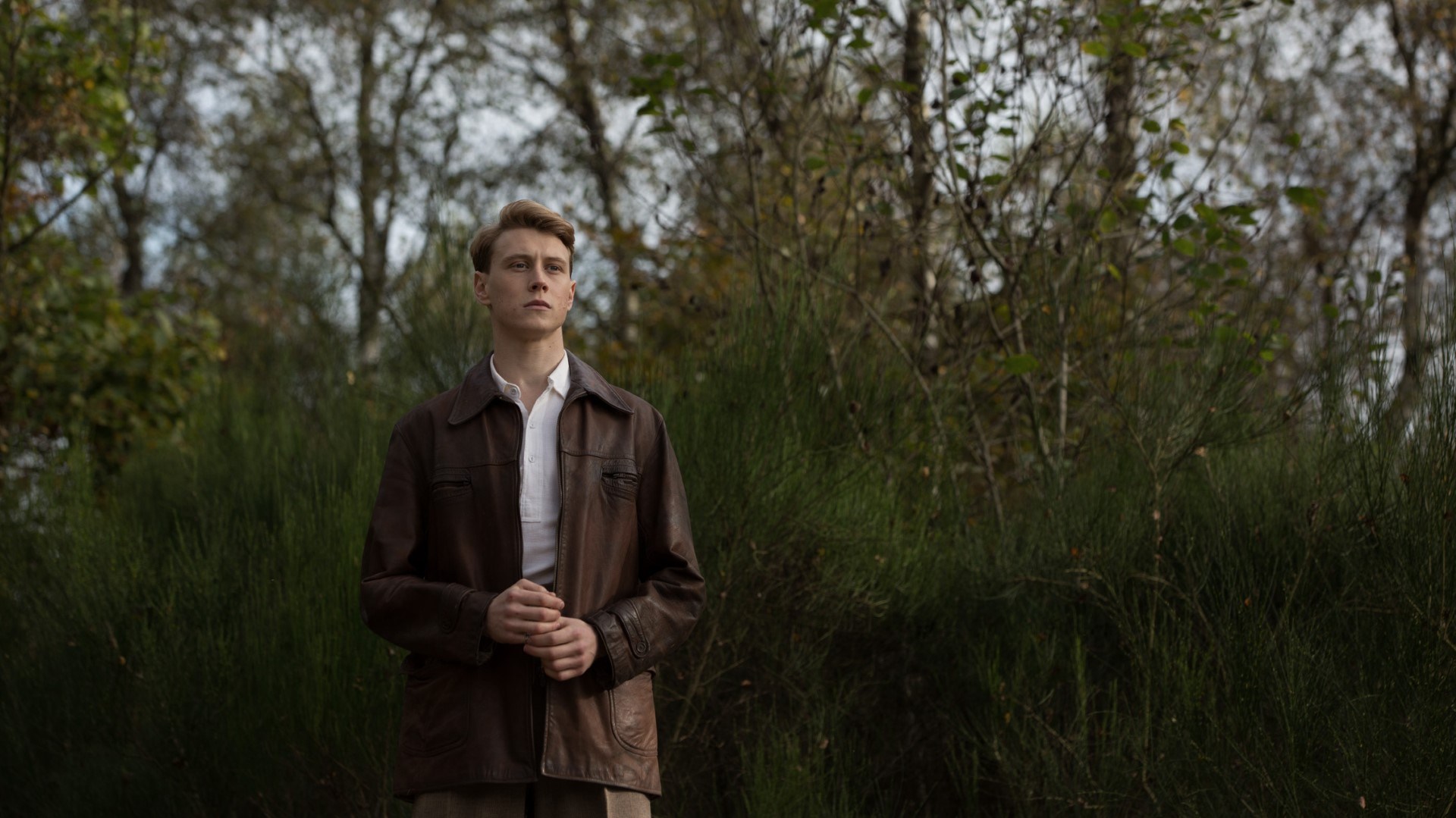 触碰的双手剧照的剧照