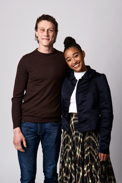 触碰的双手剧照的剧照