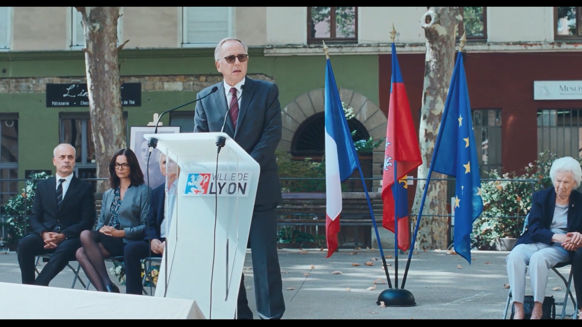 爱丽丝和市长剧照的剧照