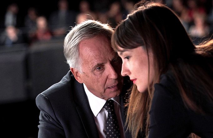 爱丽丝和市长剧照的剧照