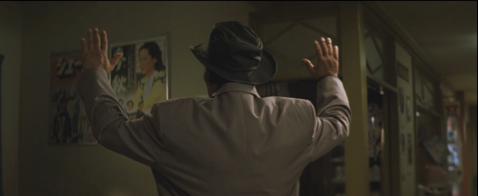 抓着彩虹的男人剧照的剧照