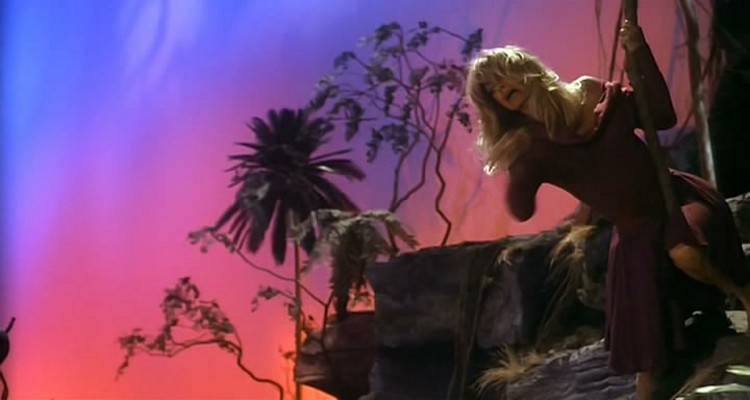 轰天俏娇娃剧照的剧照