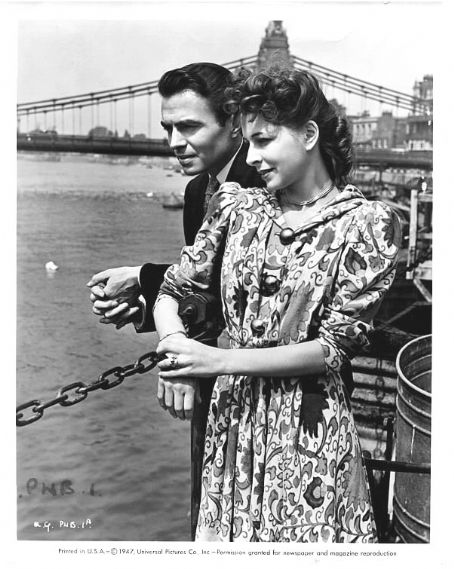 翻转的玻璃杯剧照的剧照