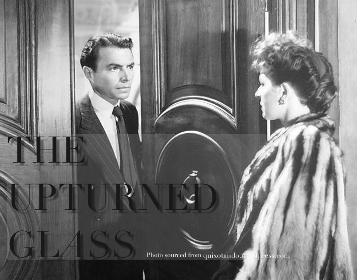 翻转的玻璃杯剧照的剧照