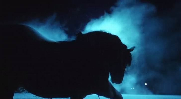 向雪祈祷剧照的剧照