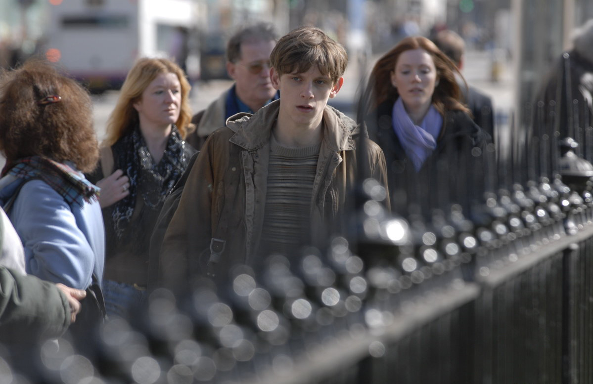 在屋顶上流浪剧照的剧照