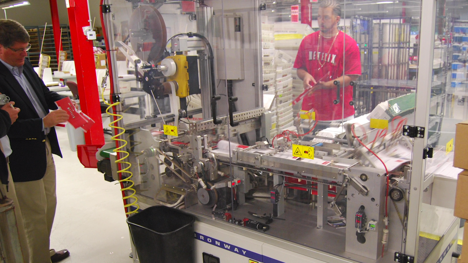 网飞对抗全世界剧照的剧照