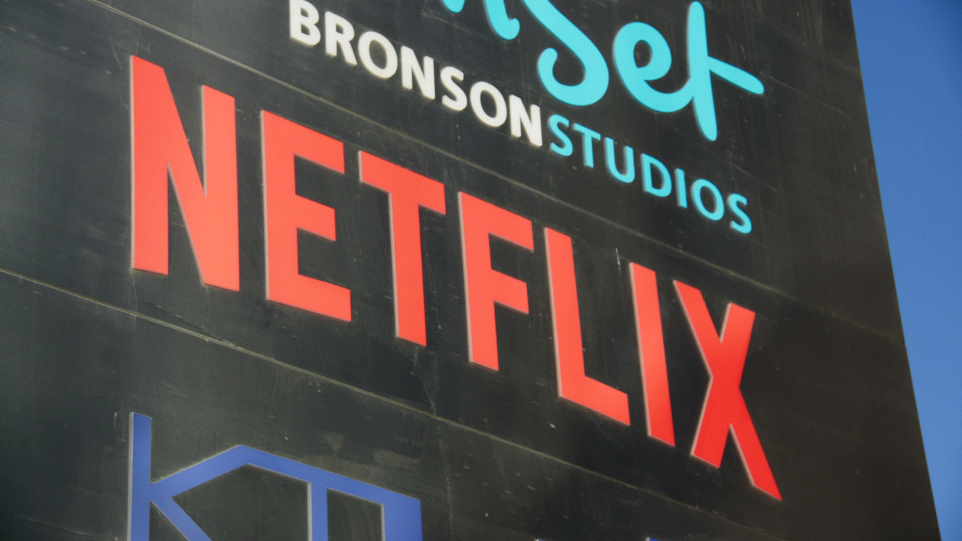 网飞对抗全世界剧照的剧照