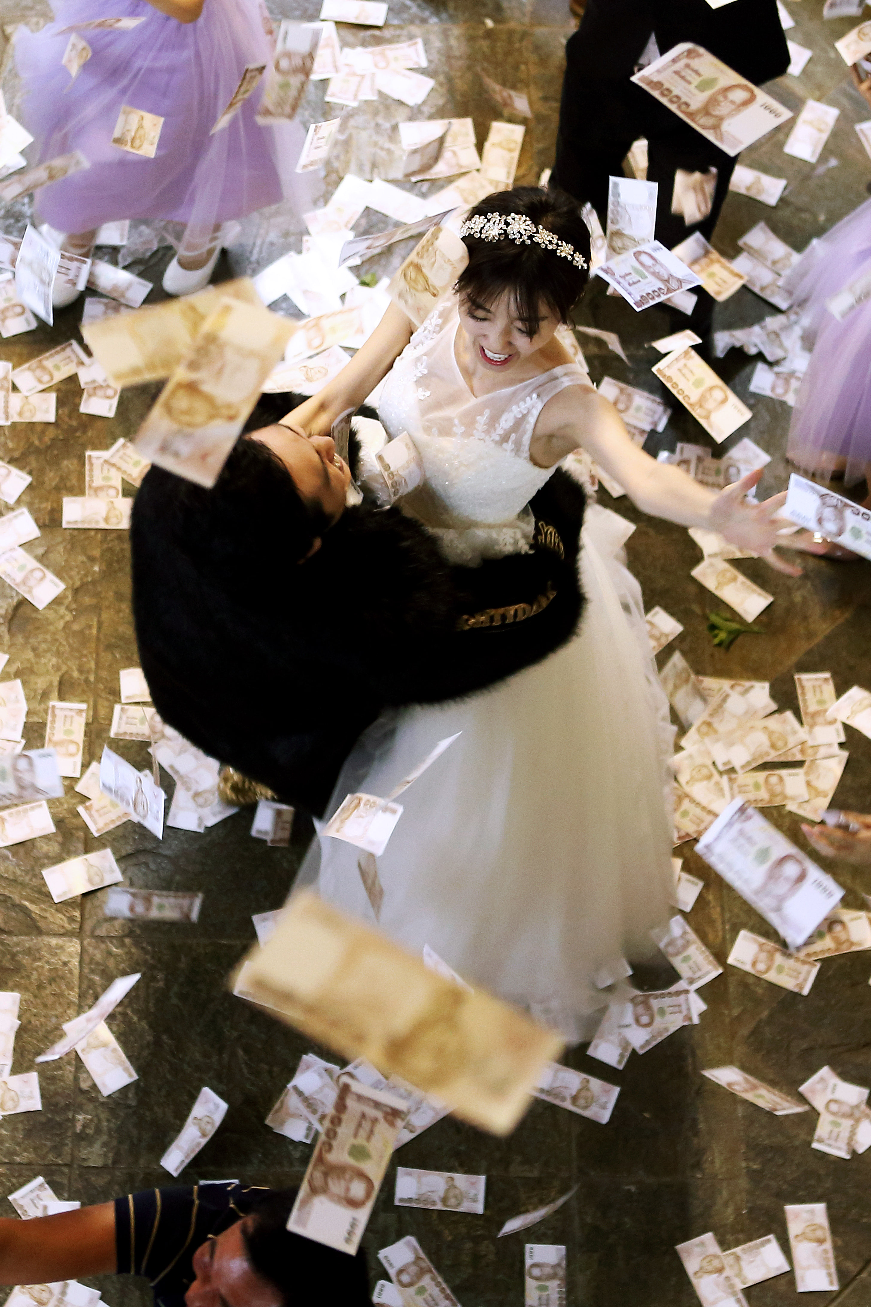 亿万懦夫剧照的剧照