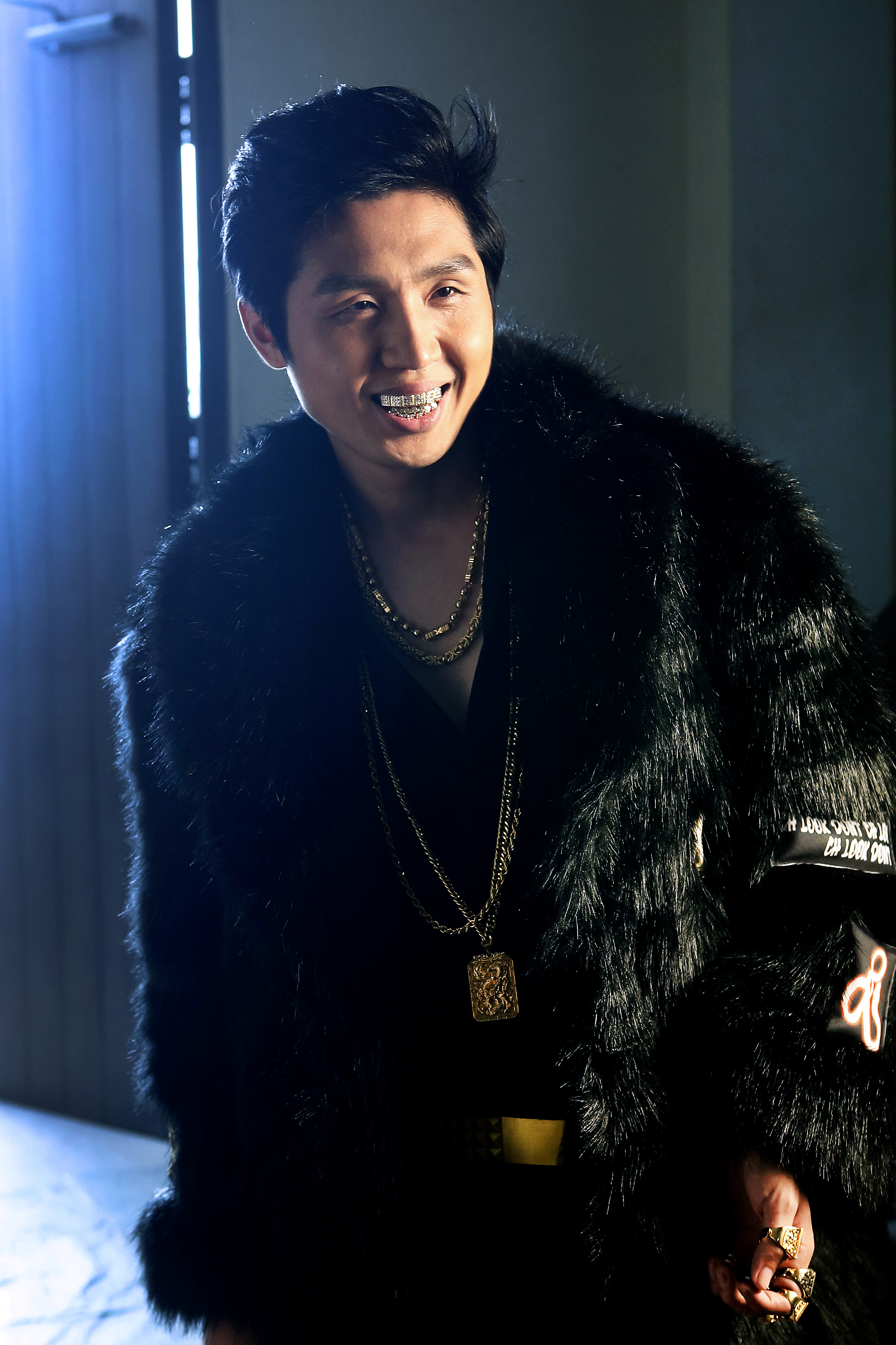 亿万懦夫剧照的剧照