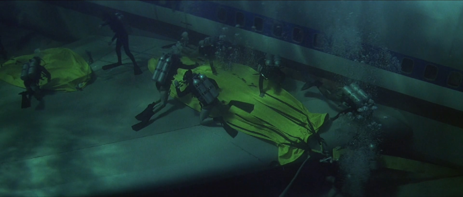 77年航空港剧照的剧照